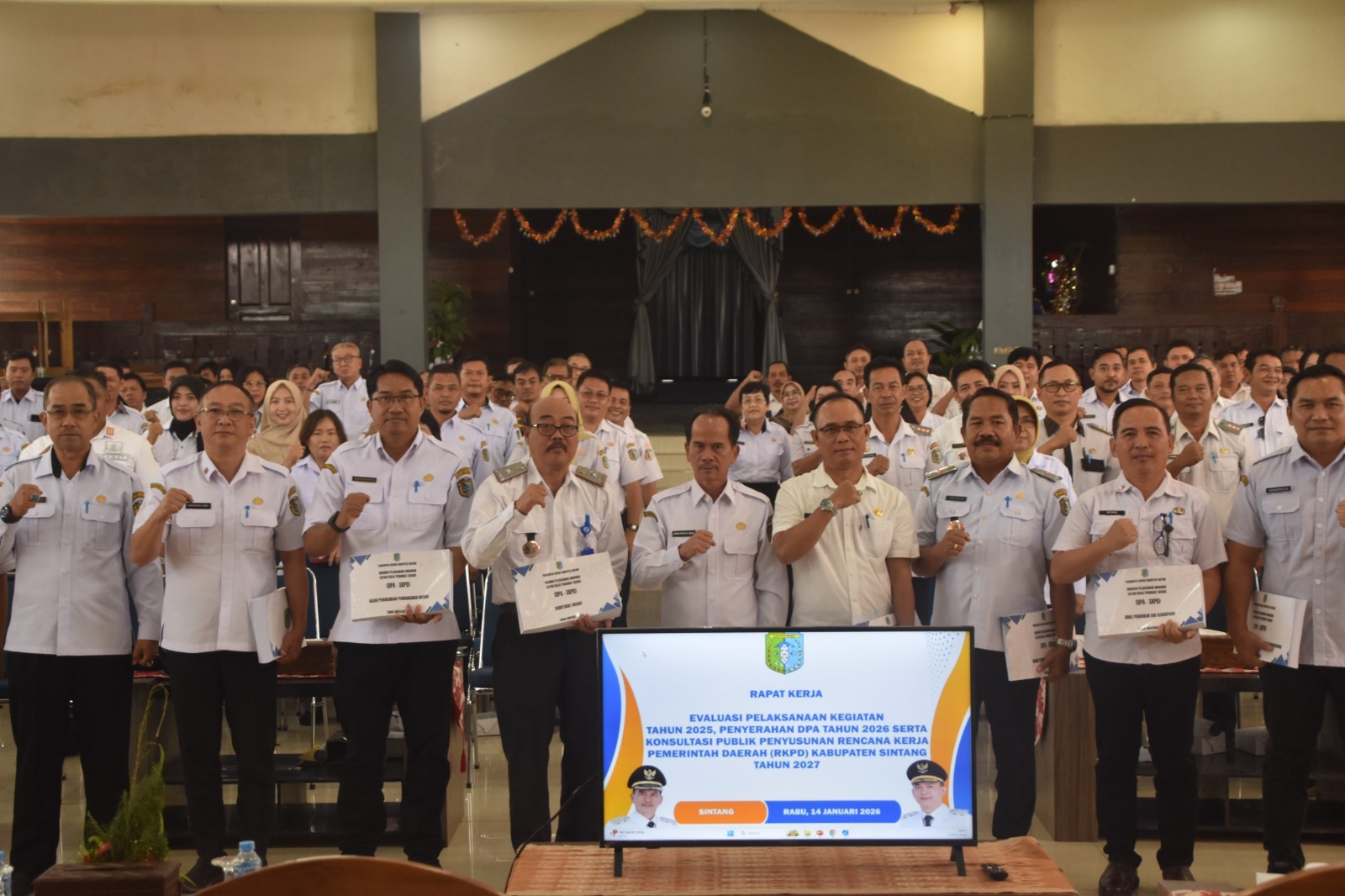 EVALUASI : Pertemuan bersama kepala organisasi perangkat daerah (OPD) pada Rabu, (14/1), diisi dengan membahas evaluasi kegiatan 2025 sekaligus penyiapan pelaksanaan anggaran 2026 dan arah perencanaan