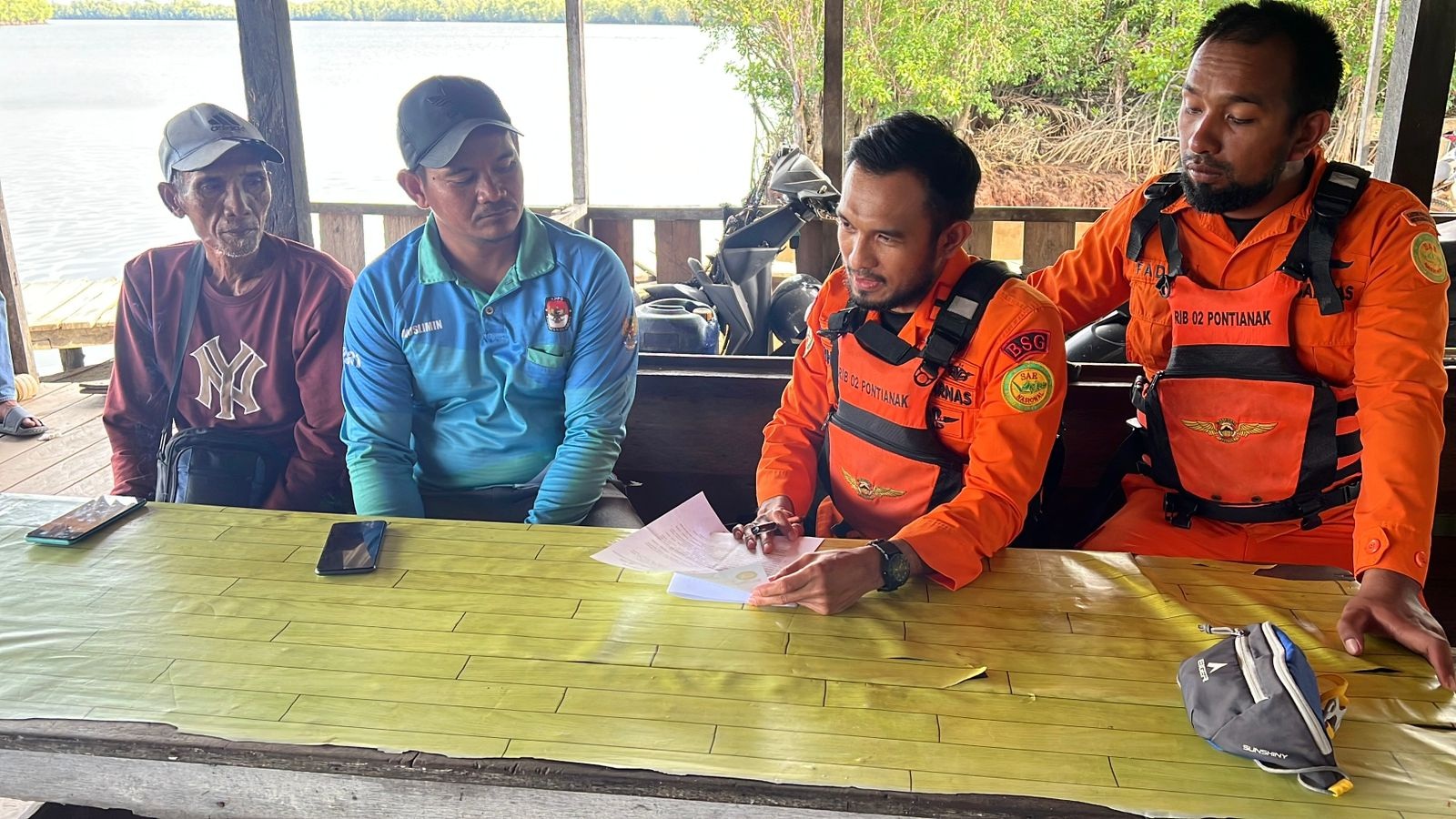 PENCARIAN : Pencarian Nuriman (48) dilakukan oleh Tim SAR gabungan yang dilaporkan hilang saat memancing di Sungai Cabang Ruan.