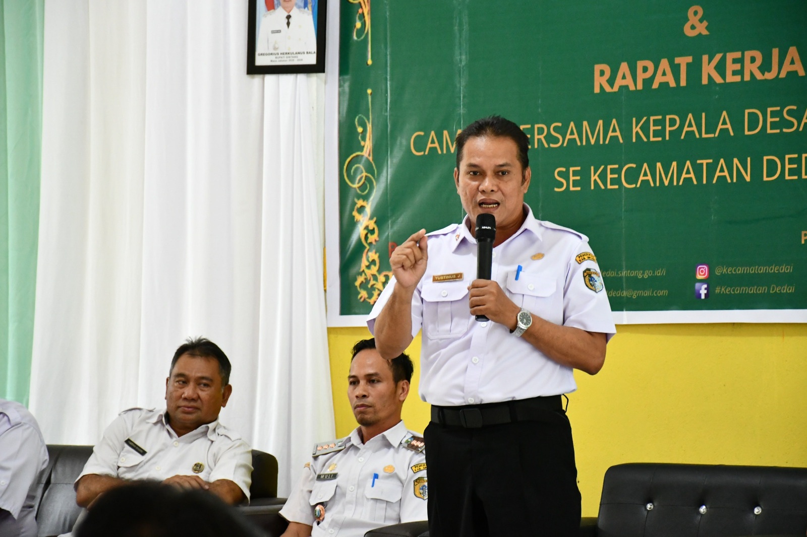 KONSOLIDASI : Rapat kerja kepala desa di Dedai menjadi momentum konsolidasi internal pemerintahan kecamatan.