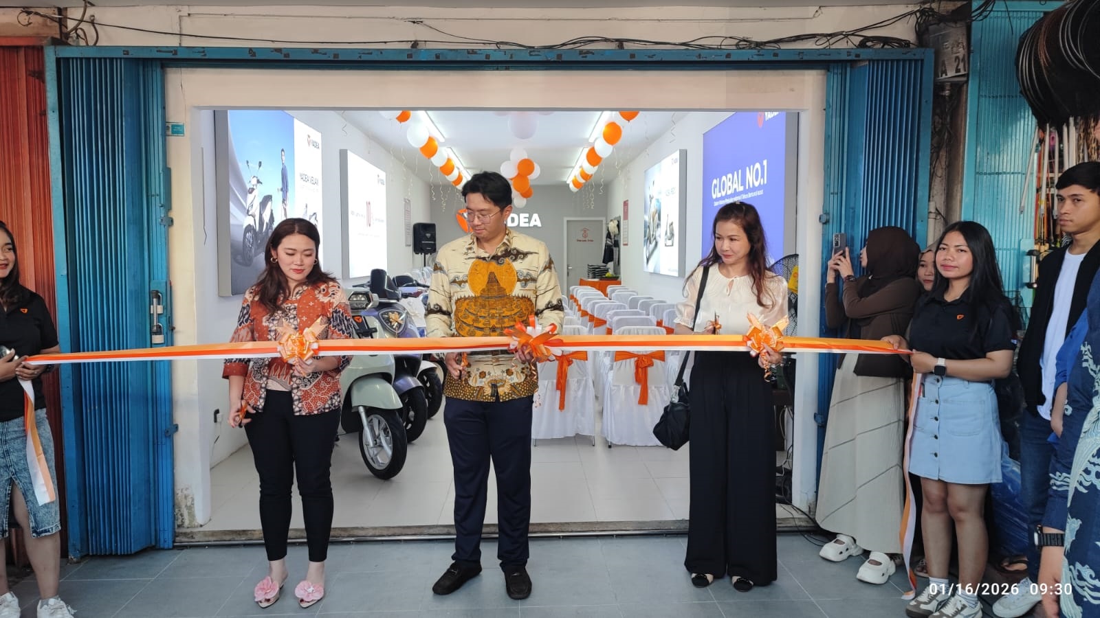 RESMIKAN: Peresmian Official Showroom Yadea di Kabupaten Mempawah, showroom ke-112 di Indonesia.