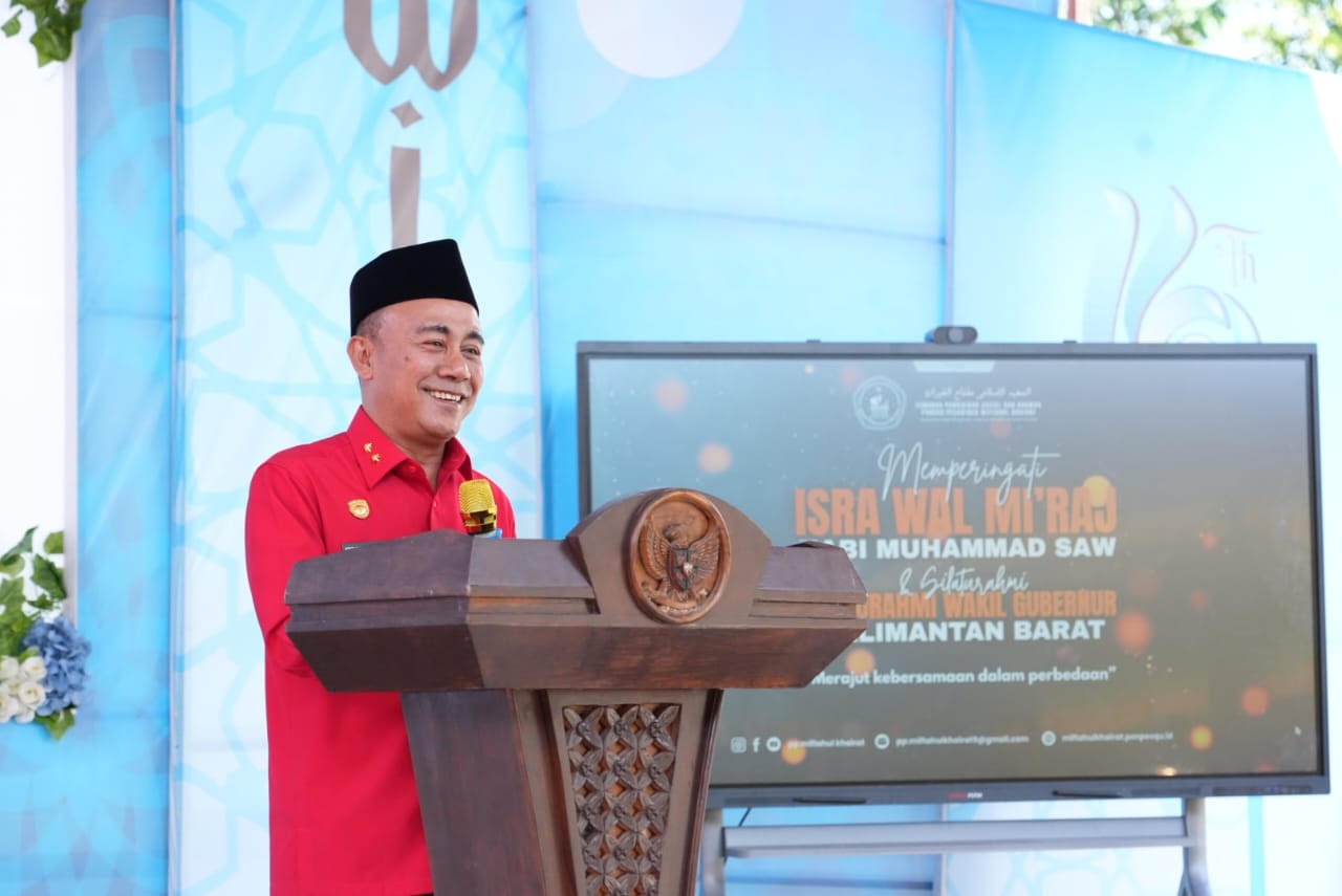 WISUDA SANTRI: Wagub Kalbar saat menghadiri Wisuda Santri Pondok Pesantren Miftahul Khairat di Kubu Raya, Minggu (18/1).