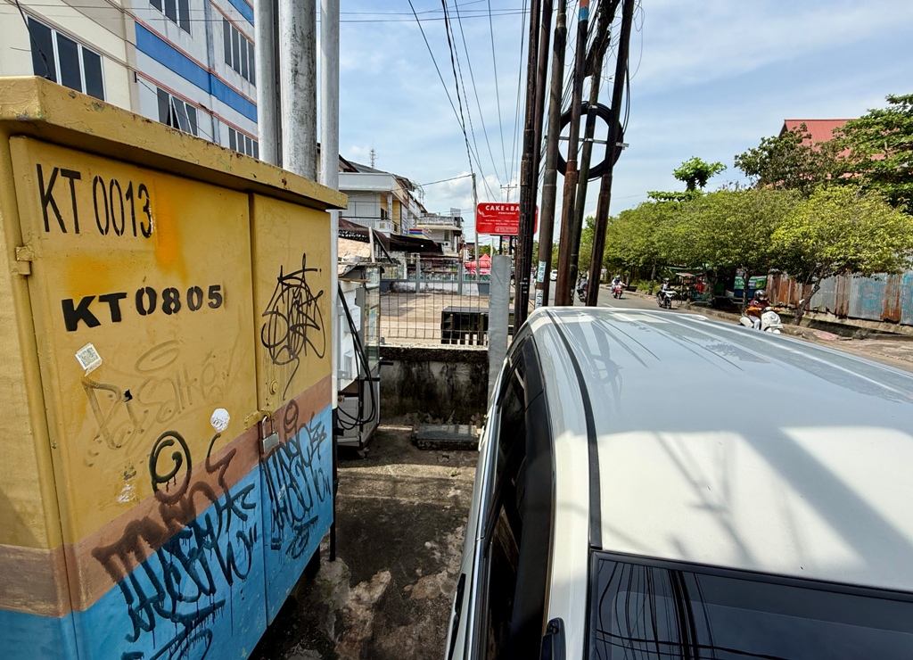 VANDALISME : Maraknya vandalisme di Kota Pontianak semakin meningkat, tak hanya fasilitas umum menjadi sasaran kegiatan vandalisme tersebut, gardu listrik di sejumlah jalan salah satunya di Jalan Putr