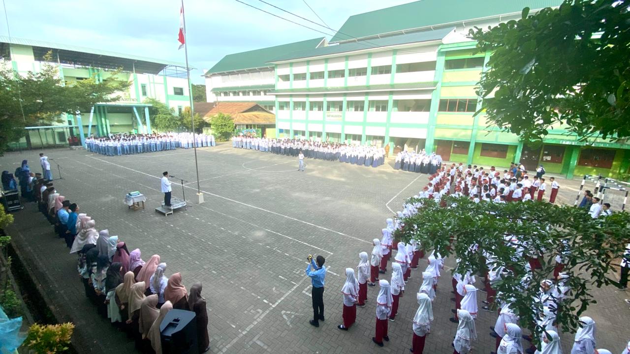 UPACARA: Upacara peringatan hari jadi Lembaga Pendidikan Mujahidin.