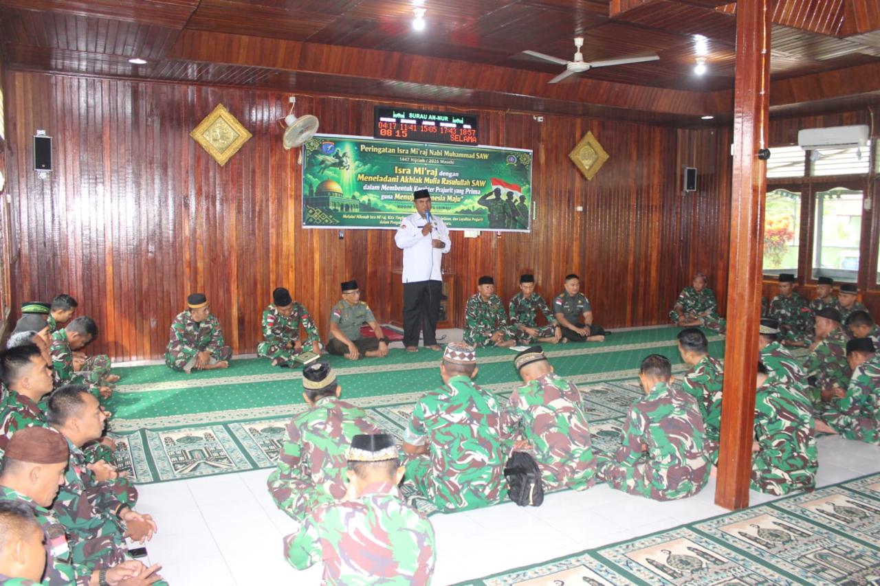 PERINGATAN : Kodim Putussibau saat menggelar kegiatan peringatan Isra Mi