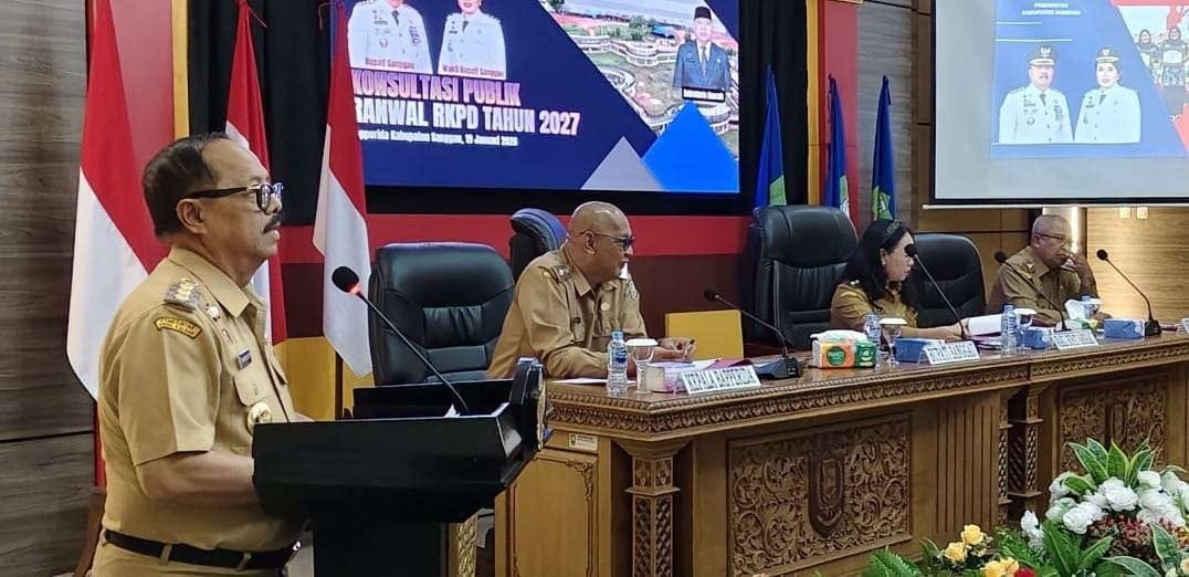 RANWAL RKPD: Bupati Sanggau, Yohanes Ontot membuka Ranwal RKPD 2027, Senin (19/1). Ia menegaskan bahwa pembangunan 2027 menitikberatkan pada pemenuhan kebutuhan masyarakat.