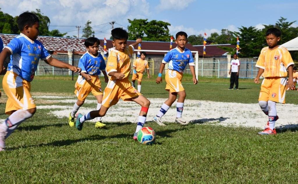 BERGULIR : Turnamen Sepakbola Garuda Championship 2026 mulai bergulir di Stadion Baning Sintang dengan melibatkan 17 tim dari berbagai daerah di Kalimantan Barat.