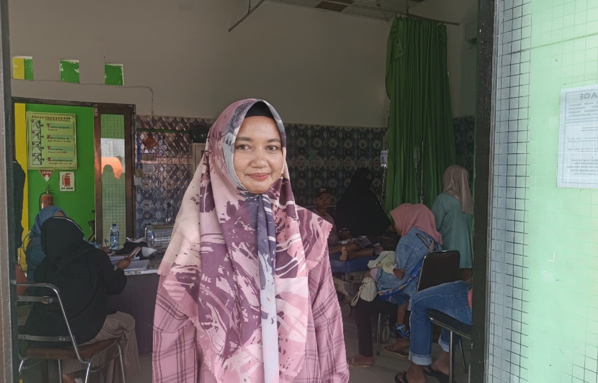 NAKES: Salah seorang tenaga kesehatan di Aceh Tamiang yang menjadi korban banjir bandang. Ia bernama Azmi Rizki, dokter di Puskesmas Tamiang Hulu.