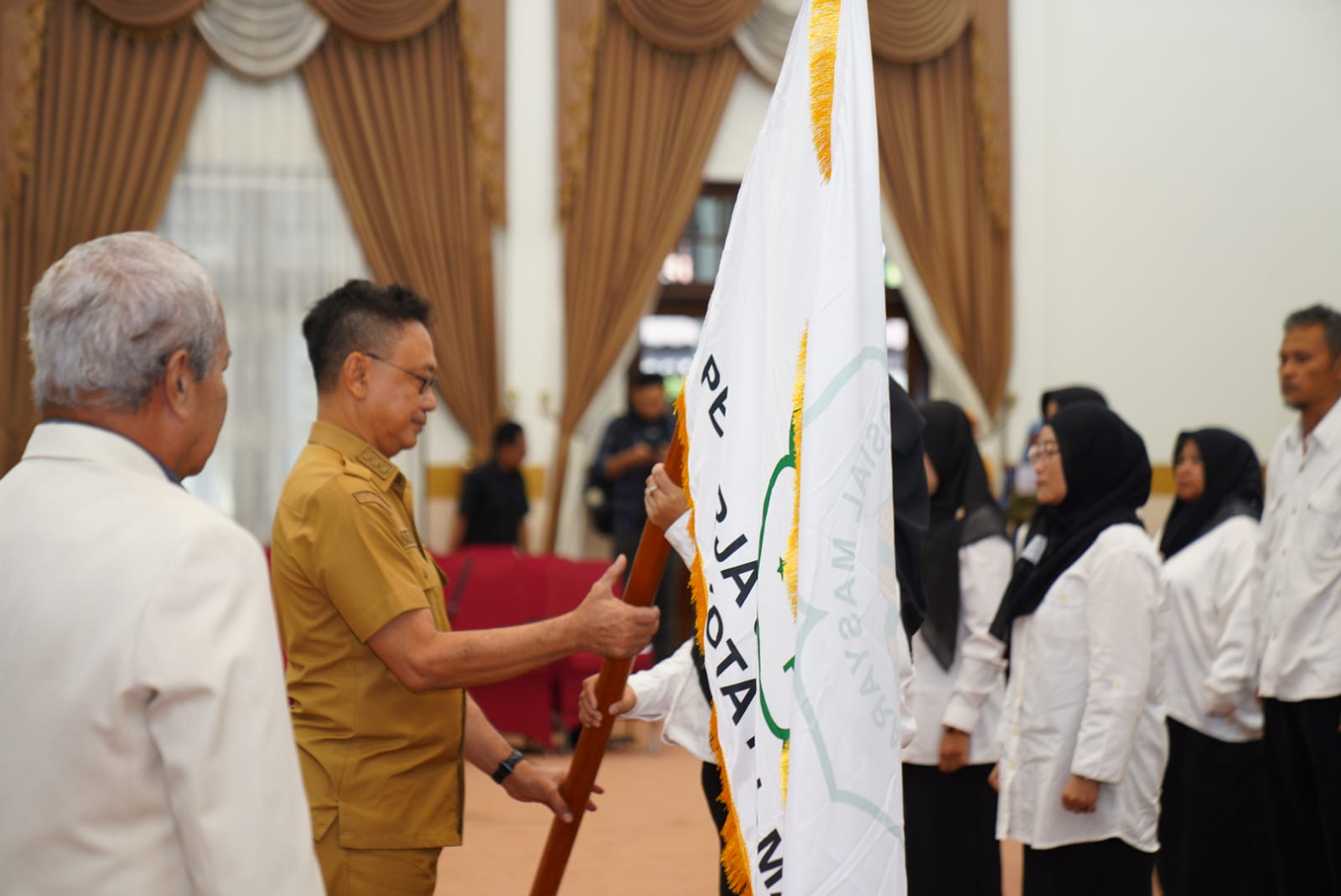 PEKERJA SOSIAL: Wali Kota Pontianak Edi Rusdi Kamtono melantik Ikatan Pekerja Sosial Masyarakat (IPSM) Kota Pontianak 2026-2031.