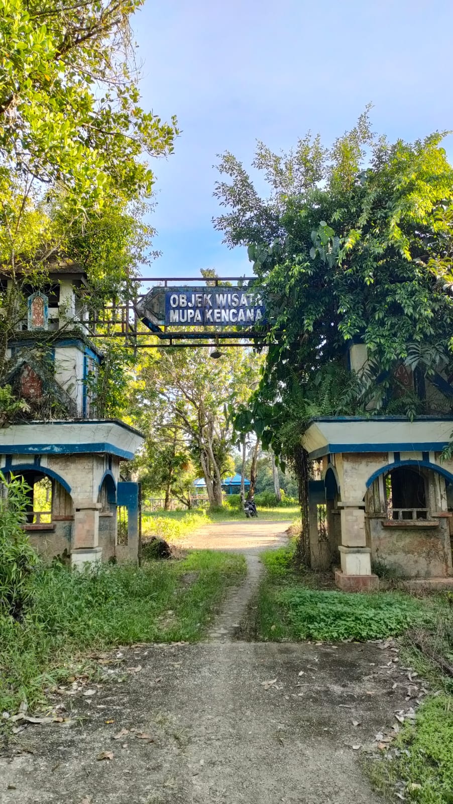 KONDISI : Objek Wisata Mupa Kencana, Desa Pala Pulau, Kecamatan Putussibau Utara Kapuas Hulu kondisinya kini sudah tak terawat.