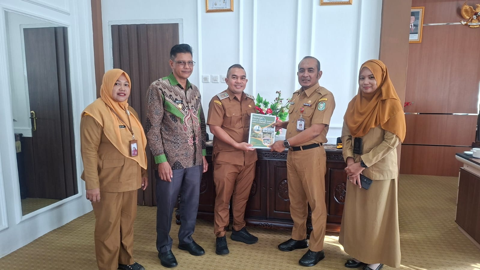 KOORDINASI : Kegiatan koordinasi Pemkab Kayong Utara ke Dinas Sosial Provinsi Kalimantan Barat, Pontianak, Senin (19/01).