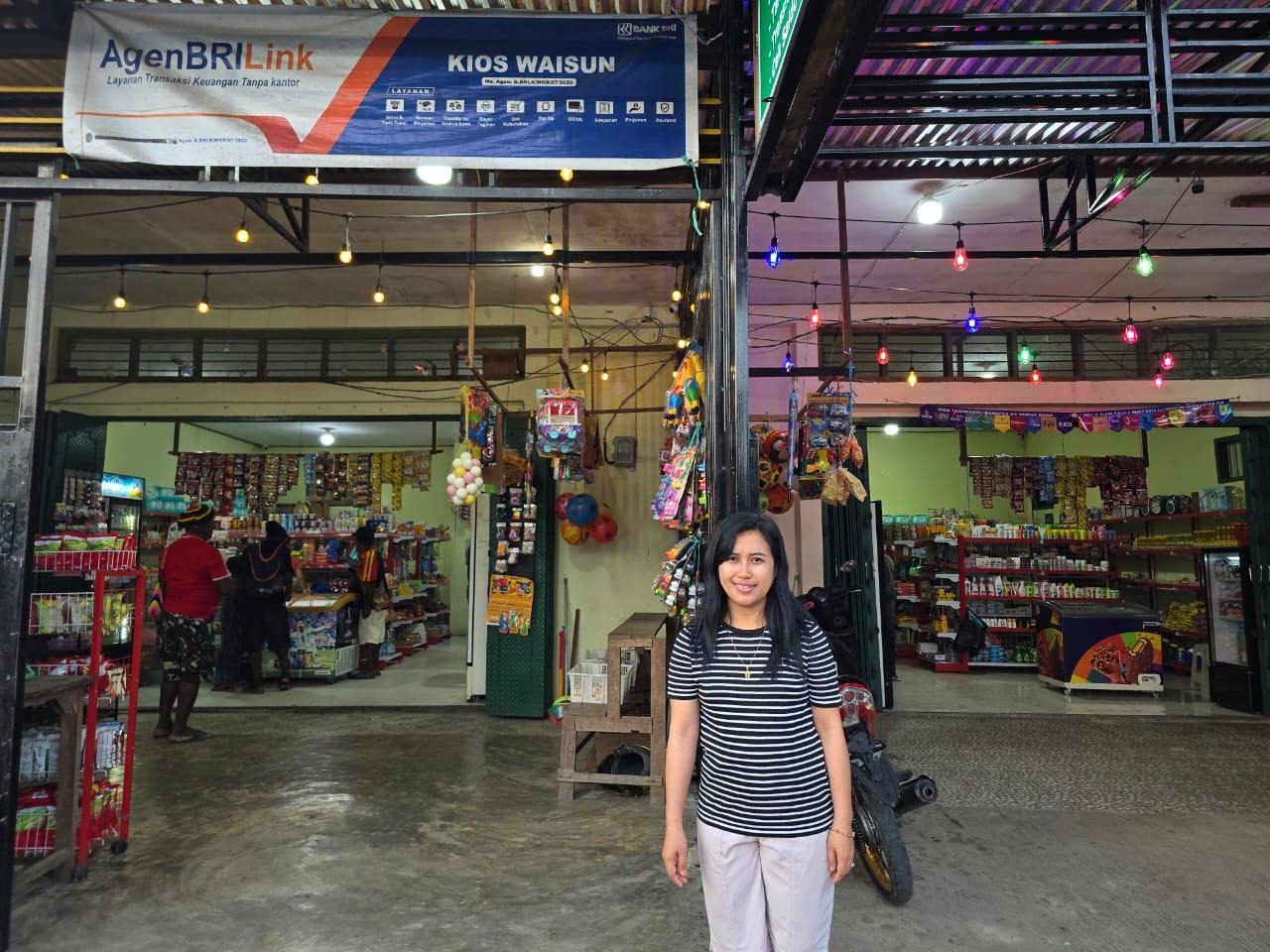 Alfrida yang membuka usaha BRILink Agen.