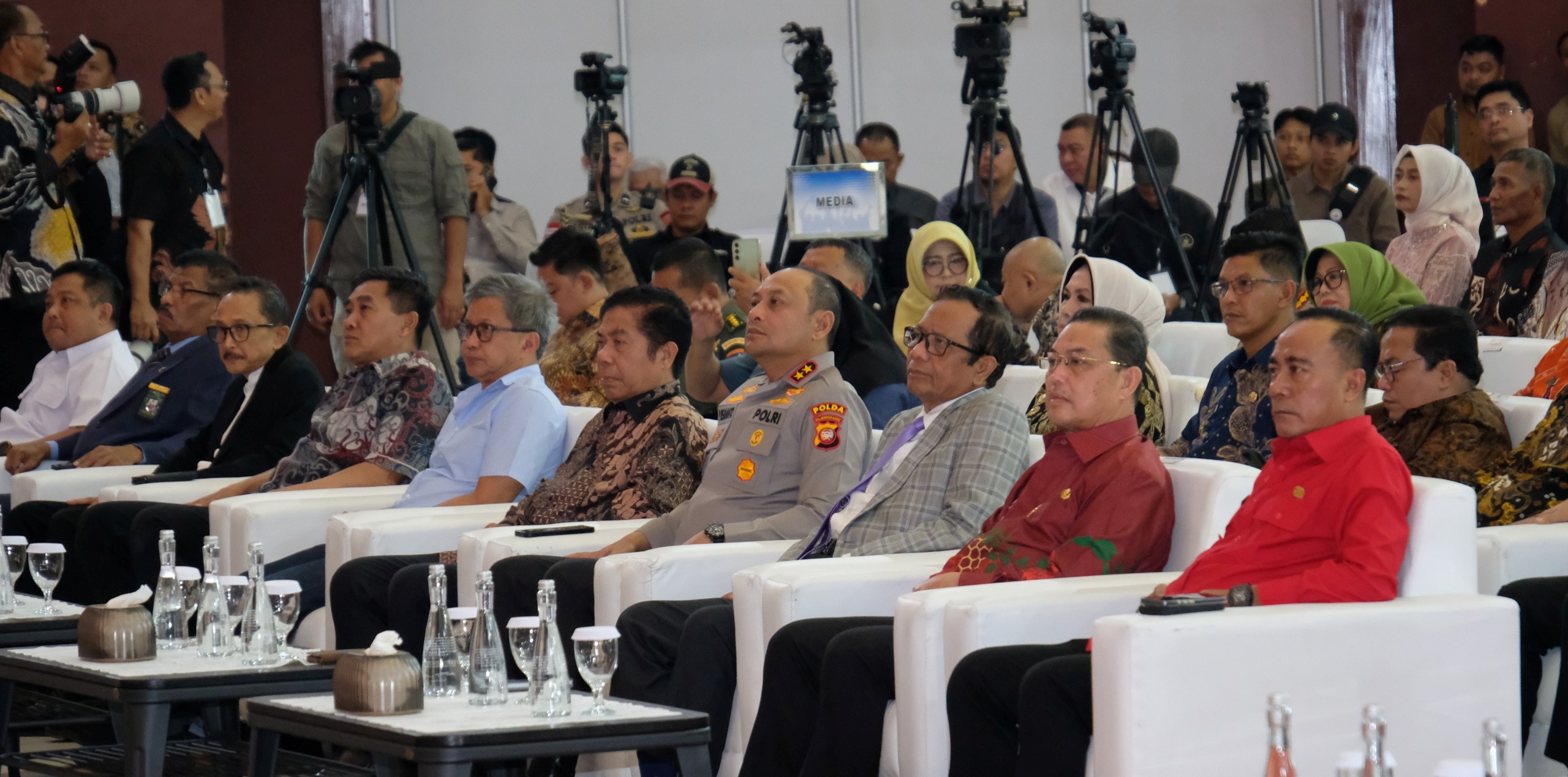 PELUNCURAN : Jajaran Polda Kalbar mengikuti launching Ditres dan Satres PPA-PPO secara daring dari Graha Khatulistiwa Polda Kalbar, Rabu (21/1).