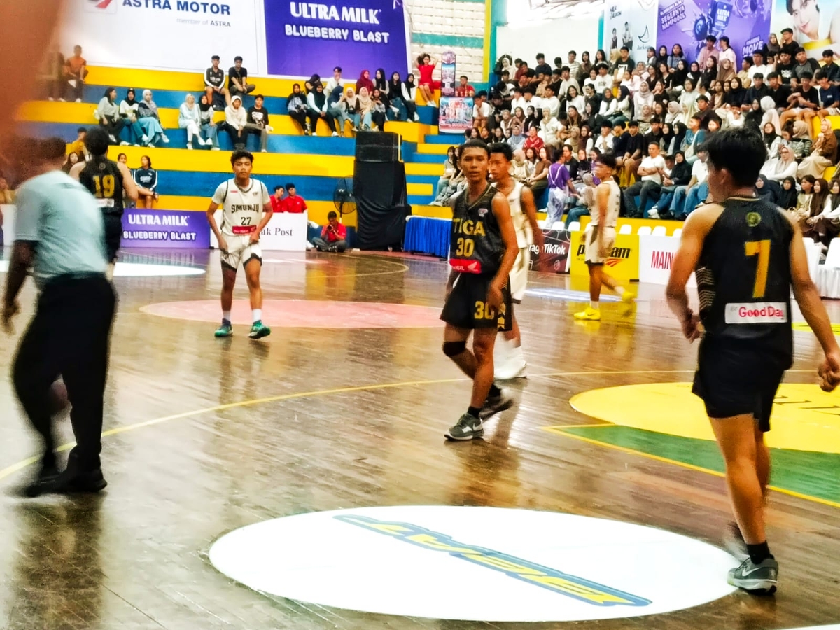 Laga kedua pembukaan Honda DBL with kopi good day west Kalimantan, putra Smanta kontra Smunju.