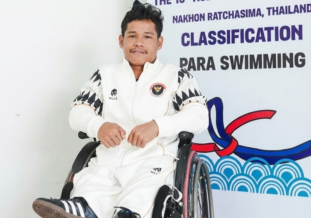 Januari, atlet para renang asal Pontianak, Kalimantan Barat, usai meraih medali emas nomor 200 meter gaya bebas S5 putra ASEAN Para Games 2025 Thailand sekaligus memecahkan rekor turnamen.