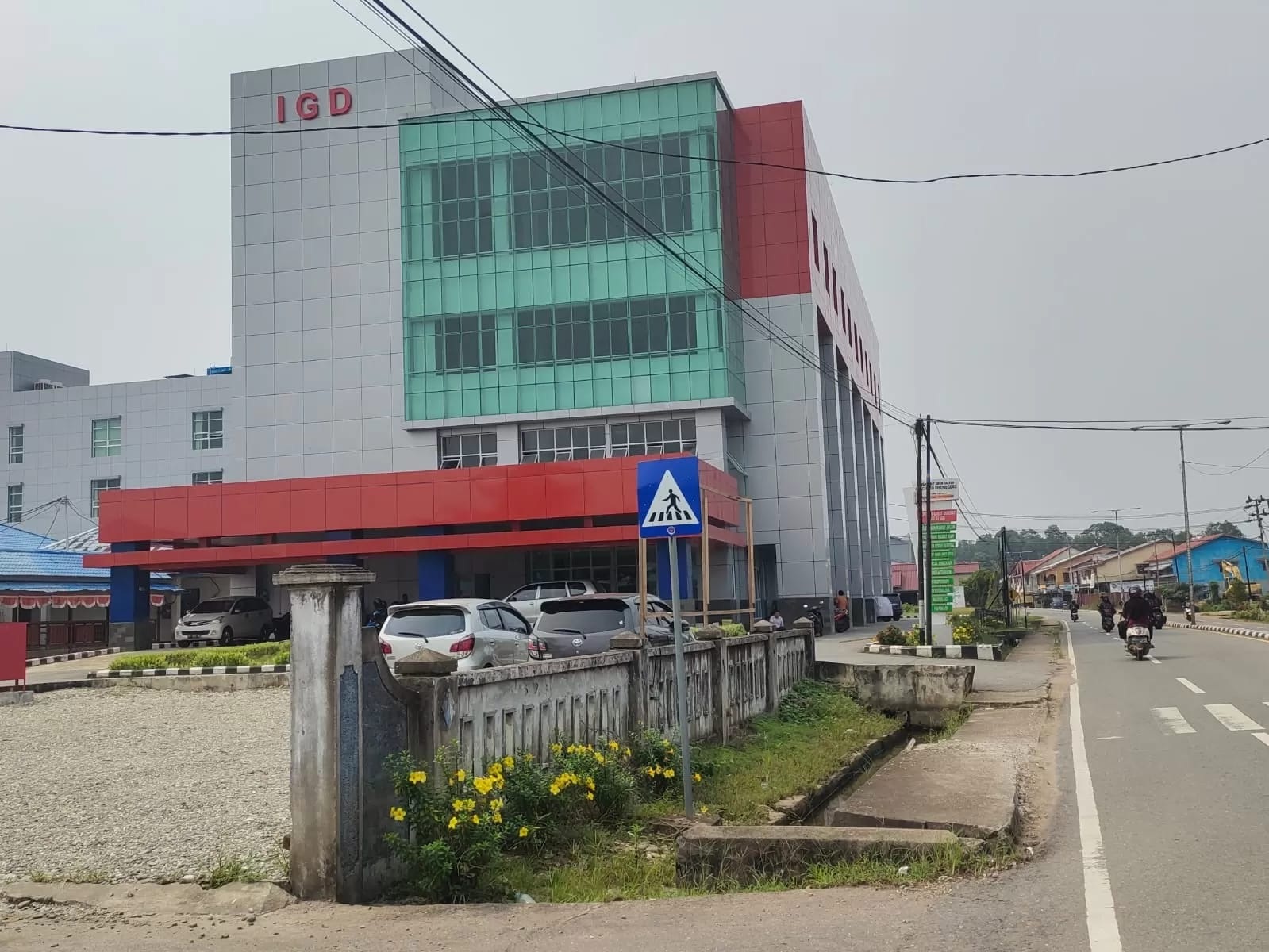 LAYANAN  : RSUD Ahmad Diponegoro Putussibau telah menyiapkan fasilitas layanan cuci darah.