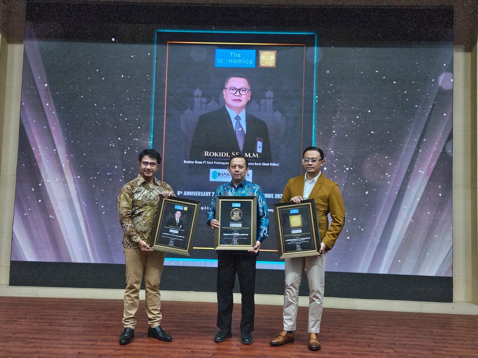 Bank Kalbar meraih penghargaan dalam ajang Marketing & Halal Summit 2026 yang digelar di Auditorium H.M. Rasjidi, Kementerian Agama Republik Indonesia, Jakarta (22/1).