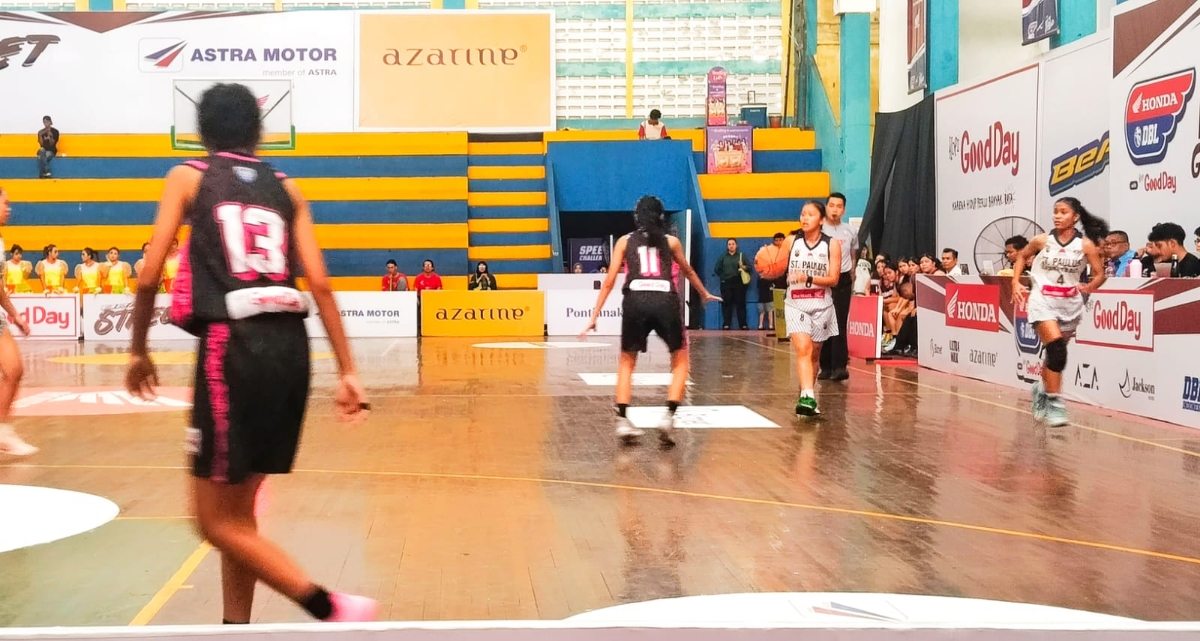 Tim Putri Maranatha Pontianak kontra Putri Santo Paulus di Honda DBL with kopi good day 2026 West Kalimantan.