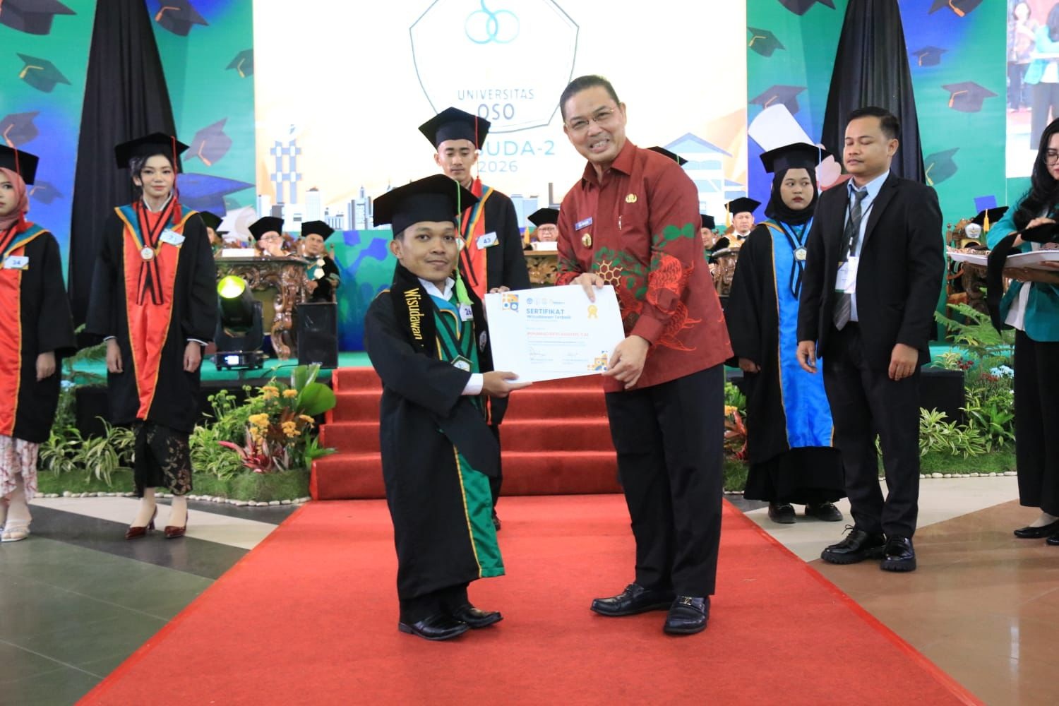 Studi : Di tengah keterbatasan fisik, tak membuat Muhammad Rifki Asudais pantang menyerah untuk menyelesaikan studi di Universitas OSO Pontianak.