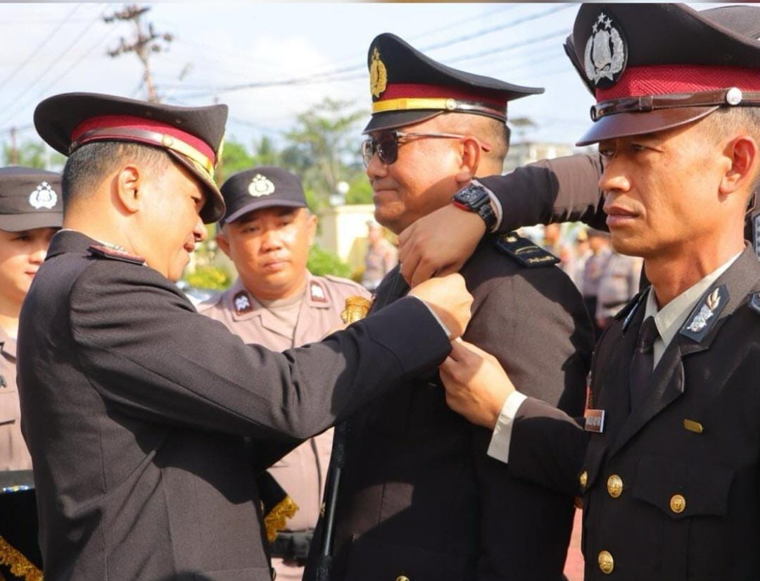 APRESIASI : Polres Sintang memberikan apresiasi kepada 58 personel yang dinilai menunjukkan loyalitas dan kinerja konsisten dalam menjalankan tugas menjaga keamanan dan ketertiban masyarakat.