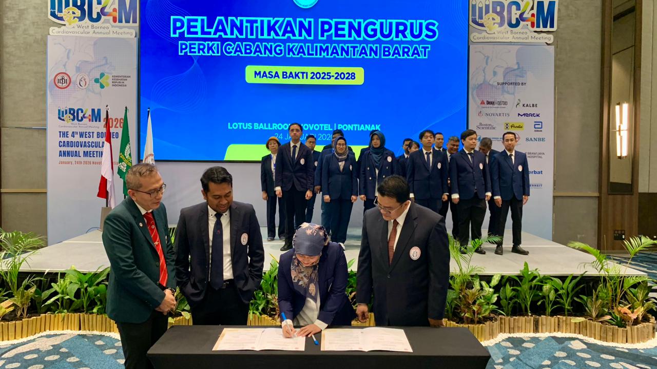 TANDA TANGAN:&nbsp;Ketua PERKI&nbsp;Cabang Kalbar,&nbsp;dr. Danayu Sanni Prahasti,menandatangani&nbsp;SK&nbsp;pengurus PERKI Cabang Kalbar masa bakti 2025&ndash;2028.