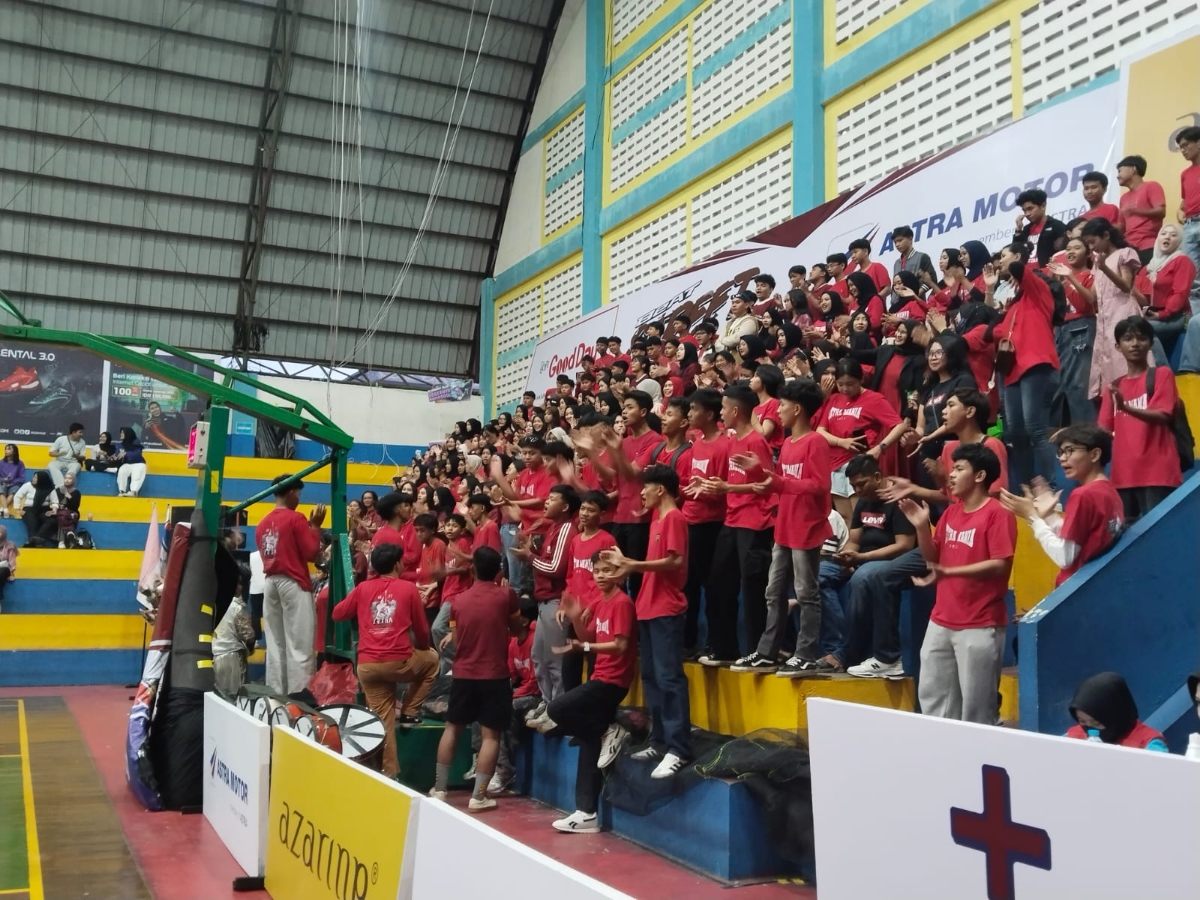 Tetra Mania memadati tribun di GOR Perbasi Pontianak pada minggu, (25/1) untuk mendukung tim Basket Putra SMAN 4 Pontianak.