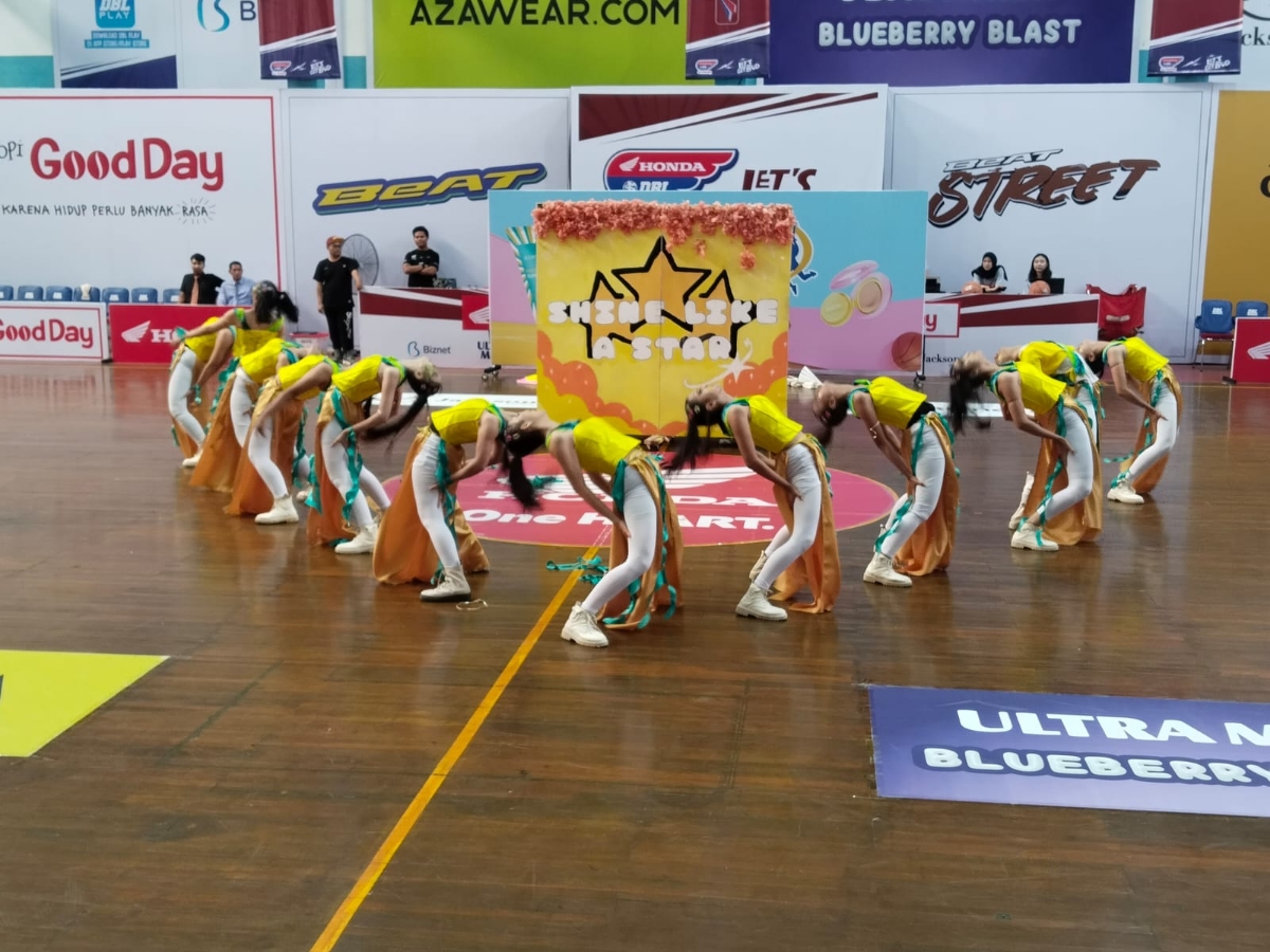 Penampilan Black Out Tim Dance SMAN 2 Pontianak di Azarine DBL Dance Competition. Minggu, (25/) GOR Perbasi Pontianak.