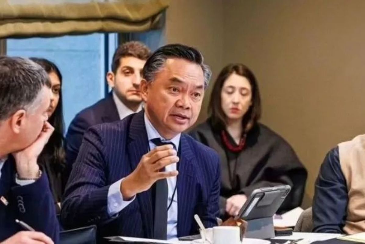 Dino Patti Djalal mantan Duta Besar Indonesia untuk Amerika Serikat dan mantan Wakil Menteri Luar Negeri Indonesia.