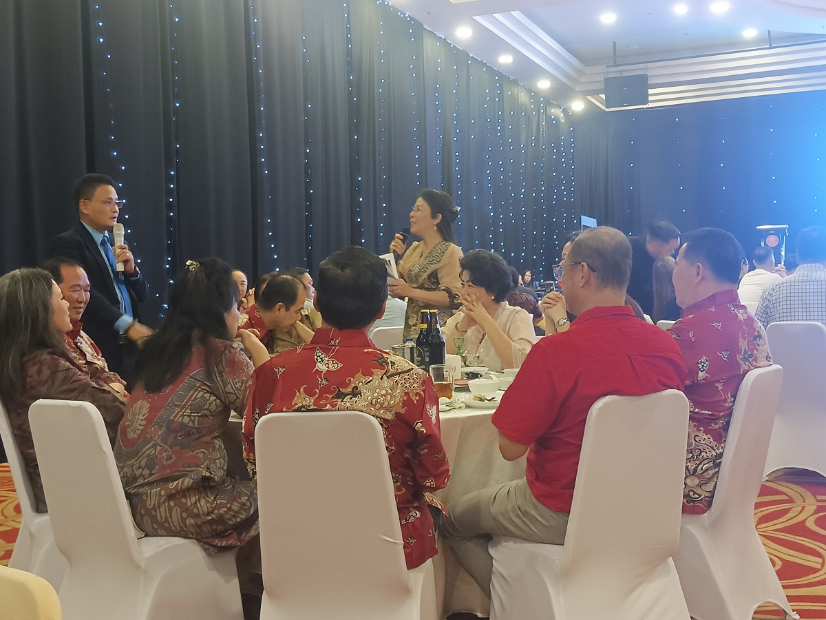 GALANG DANA: Wali Kota Tjhai Chui Mie saat pertemuan penggalangan dana perayaan Imlek dan CGM Singkawang di Jakarta.