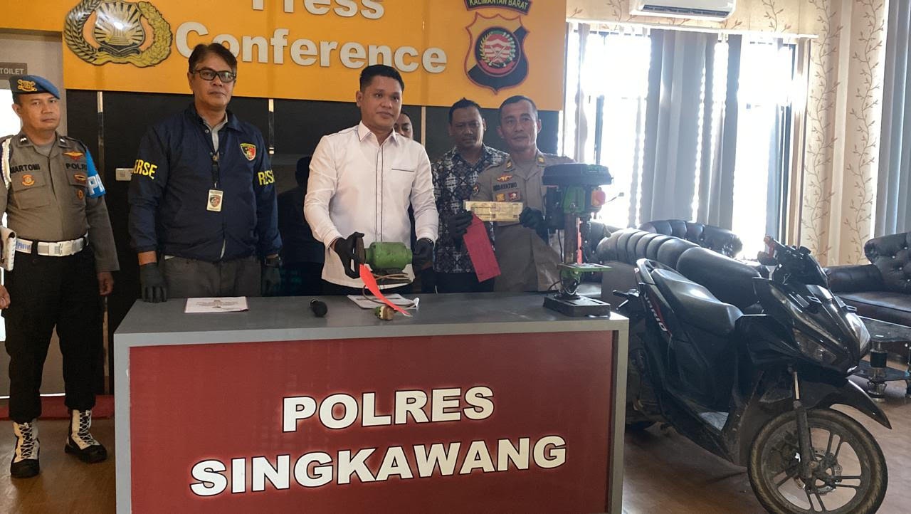 KETERANGAN PERS: Polres Singkawang menyampaikan keterangan pers terkait pengungkapan dua kasus pencurian kendaraan bermotor dan satu pencurian  biasa.