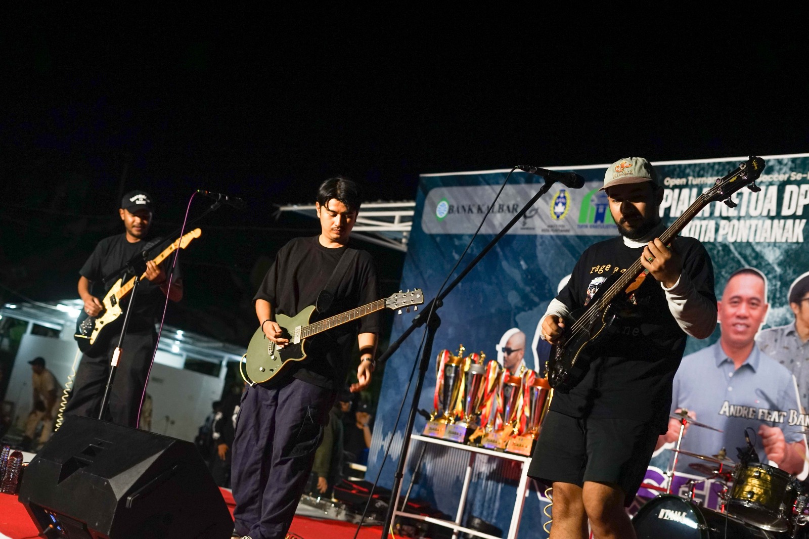 SENI: Satu grup band yang tampil dalam kegiatan sport dan seni pertunjukkan.