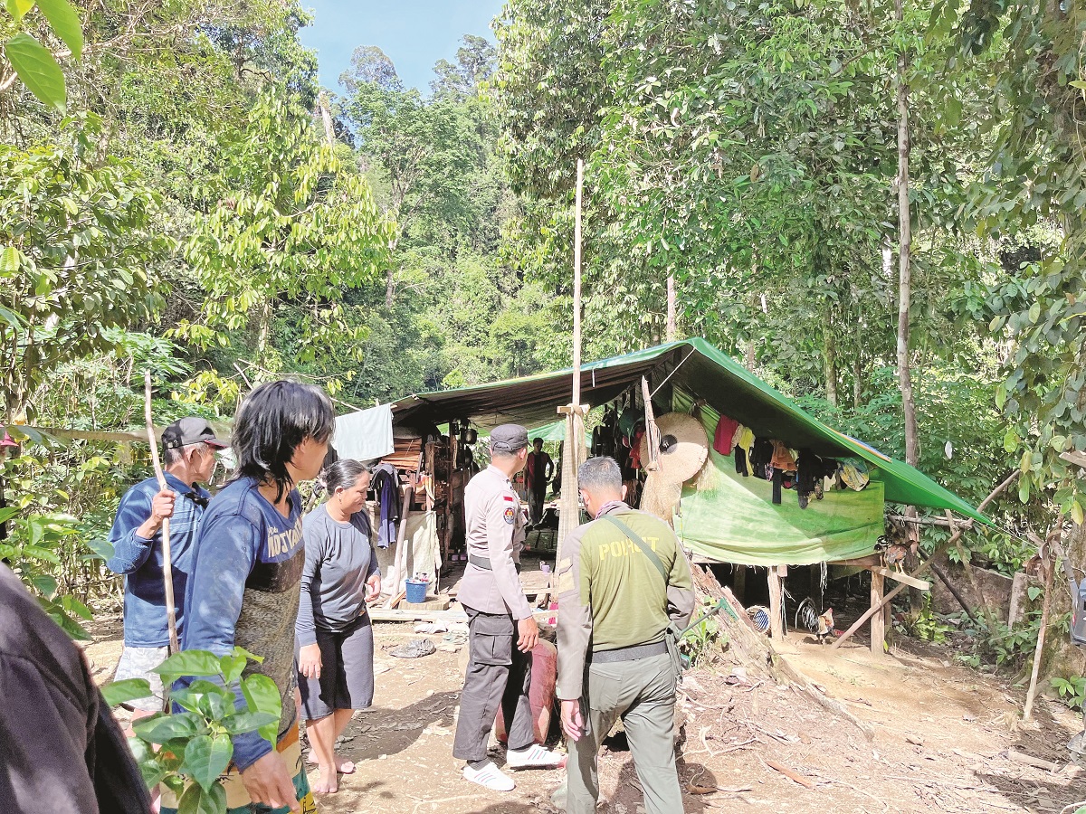 PETI : Polsek Putussibau Selatan saat melakukan patroli pengecekan PETI di daerah Hulu Kapuas.