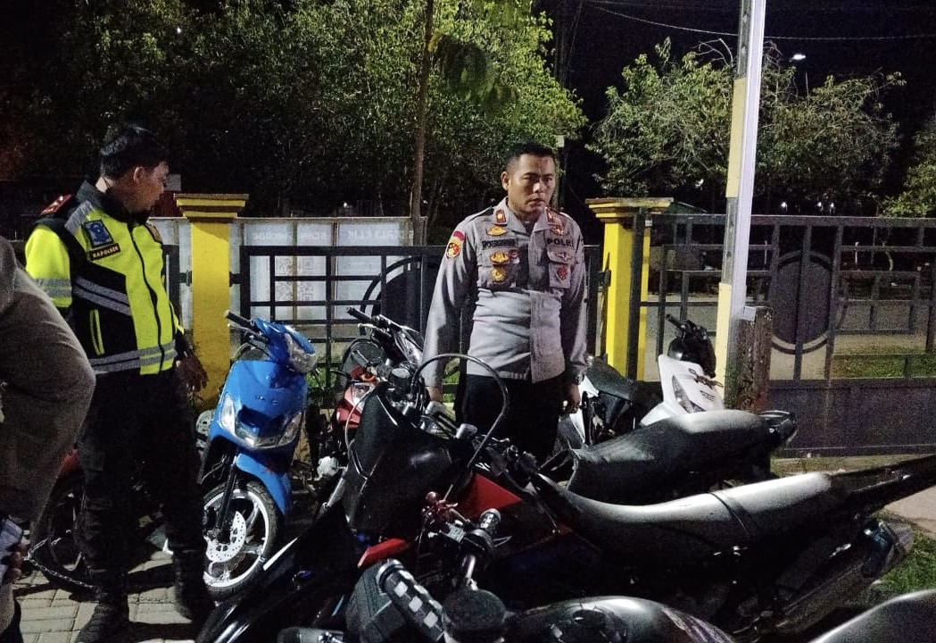 IMBAUAN : Wakapolres Ketapang, Kompol Hoerrudin, memimpin operasi penertiban balap liar di jalanan Kota Ketapang.