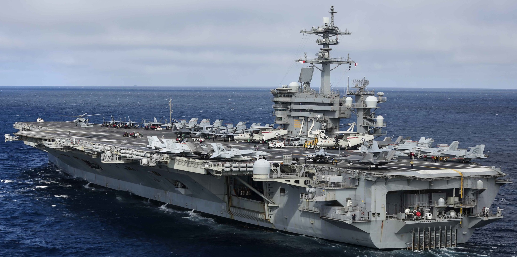 Kapal induk Amerika Serikat, USS Abraham Lincoln.