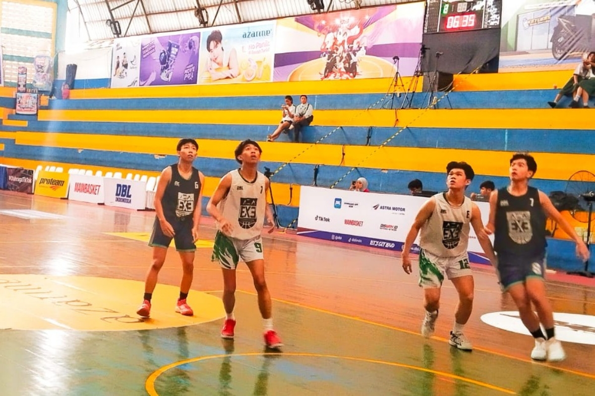 Laga semifinal Aza 3x3 Competition, putra Santo Petrus (jersey Putih) vs Bina Mulya (Jersey gelap) Pontianak.