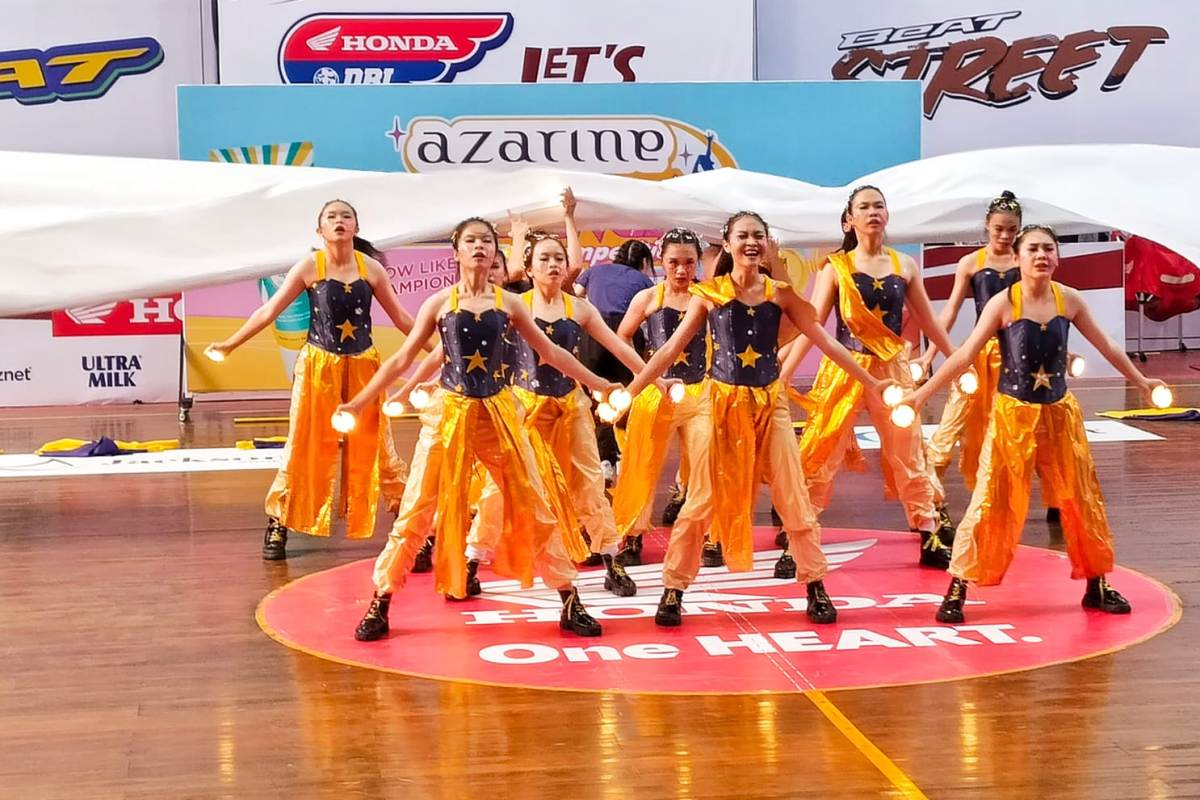 Penampilan Nymphaea tm dance SMA Bina Mulya di Azarine DBL Dance Competition.