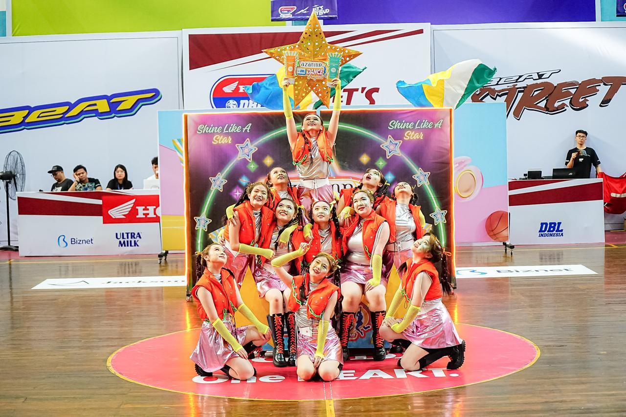 Tim dance SMA Pelita Cemerlang Pontianak