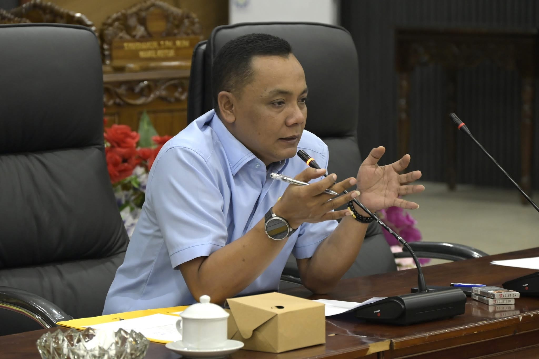 ARAHAN : Ketua Komisi IV DPRD Ketapang, Riyan Herianto, memberikan arahan saat memimpin rapat kerja dengan OPD, Kamis (29/1).