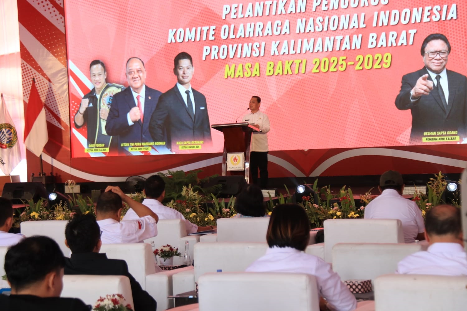 KOMITMEN: Gubernur, Ria Norsan saat menyampaikan sambutan saat pelantikan Pengurus KONI Provinsi Kalbar masa bakti 2025&ndash;2029.