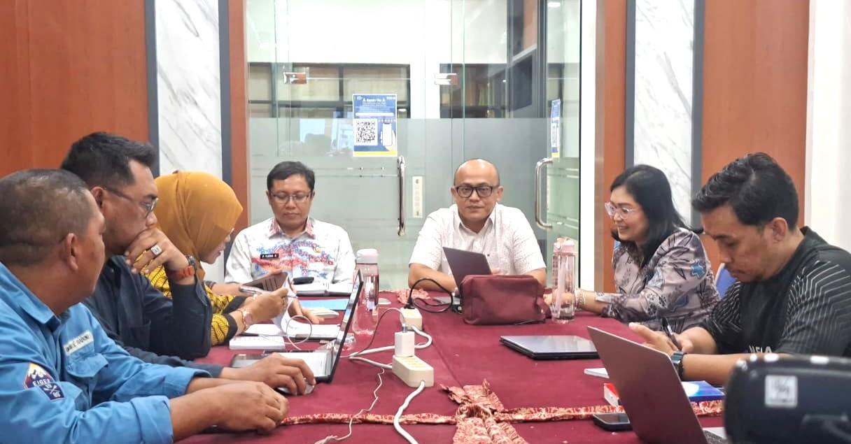 Kanwil Kemenkum Kalbar menggelar rapat harmonisasi raperwali Singkawang pada Jumat (30/1).