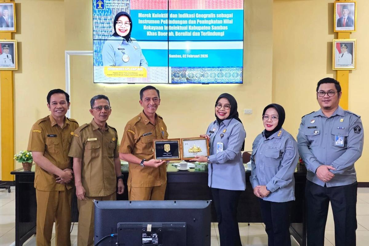 Kanwil Kemenkum Kalbar menggelar pembinaan kekayaan intelektual di Kabupaten Sambas pada Senin (2/2).