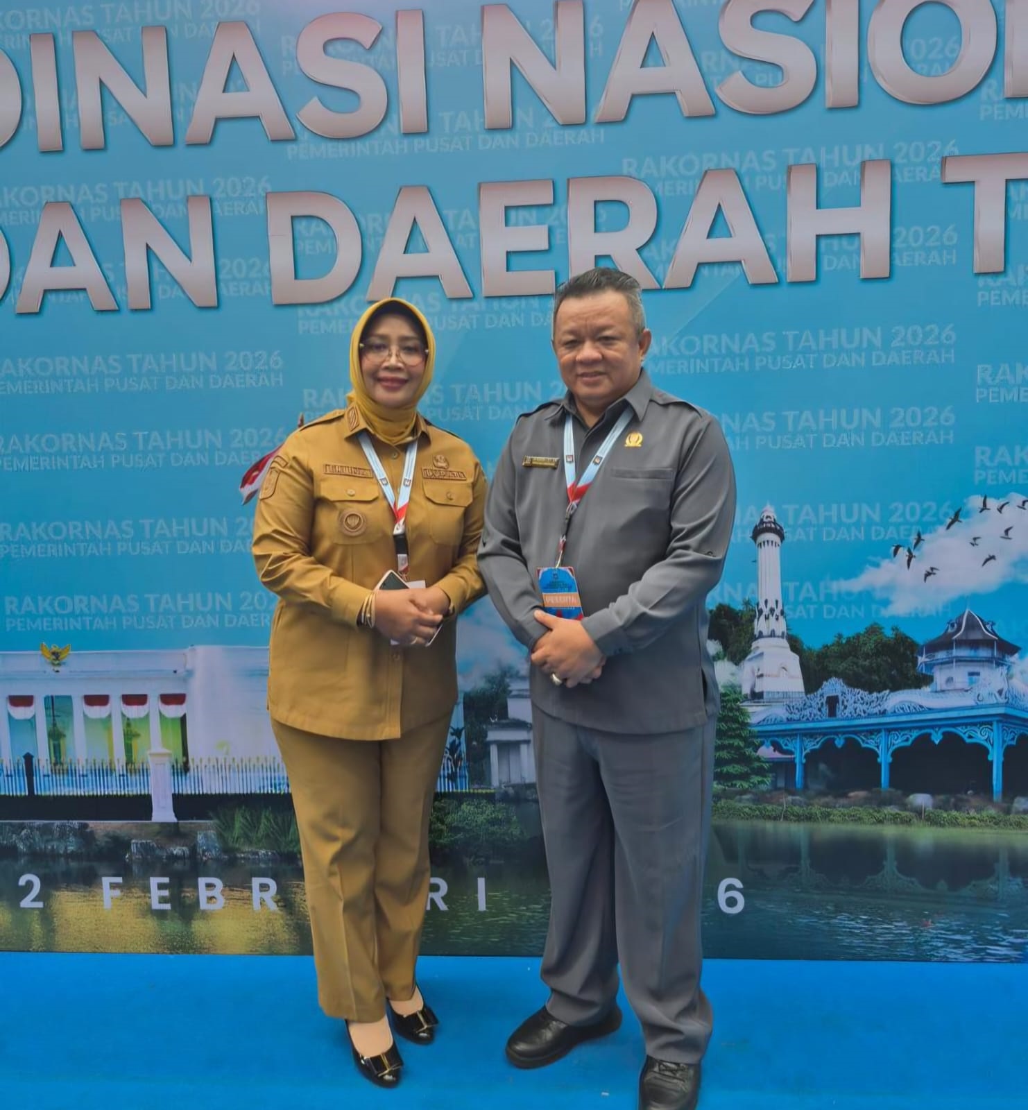 FOTO BERSAMA: Ketua DPRD, Safruddin Asra beserta Bupati Mempawah, Erlina berfoto bersama disela kegiatan Rakornas Pemerintah Pusat dan Daerah di Bogor.