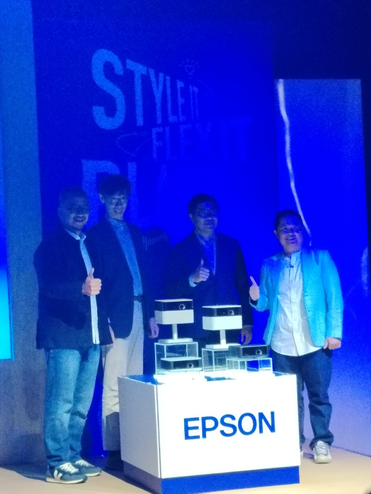 Peluncuran seri Epson Lifestudio di acara "Style It. Flex It. Blast It." dengan para pengambil keputusan.