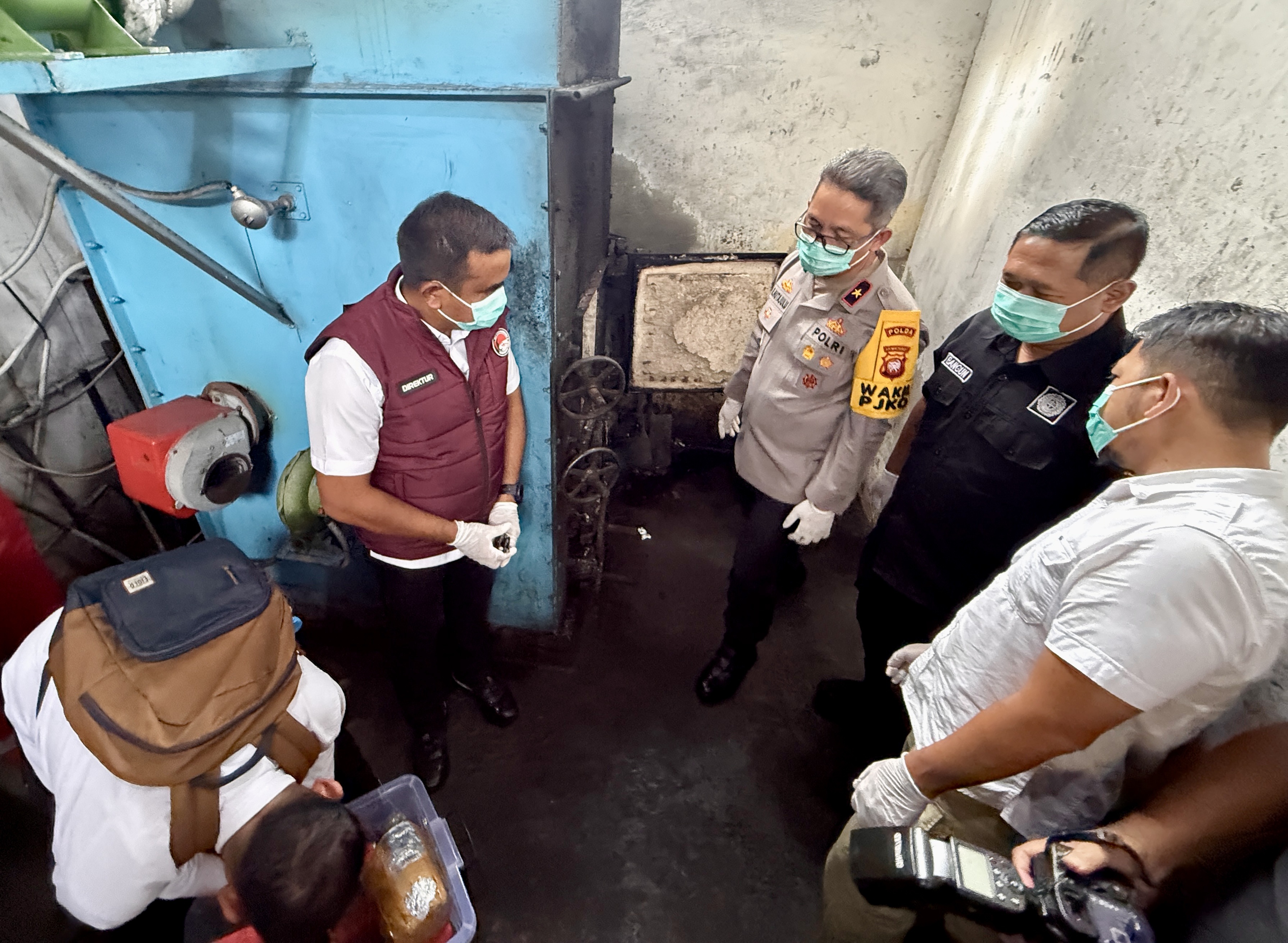 PEMUSNAHAN: Direktorat Reserse Narkoba Polda Kalbar menggelar konferensi pers terkait pengungkapan kasus narkoba jenis sabu serta pemusnahkan barang bukti dengan cara dibakar didalam mesin incenerator