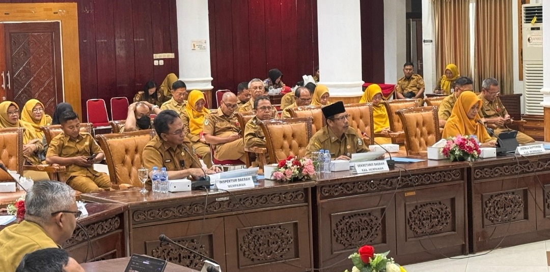 PENUTUPAN: Sekda Ismail saat menghadiri penutupan program magang praja IPDN Kampus Kalbar di Kantor Bupati Mempawah.