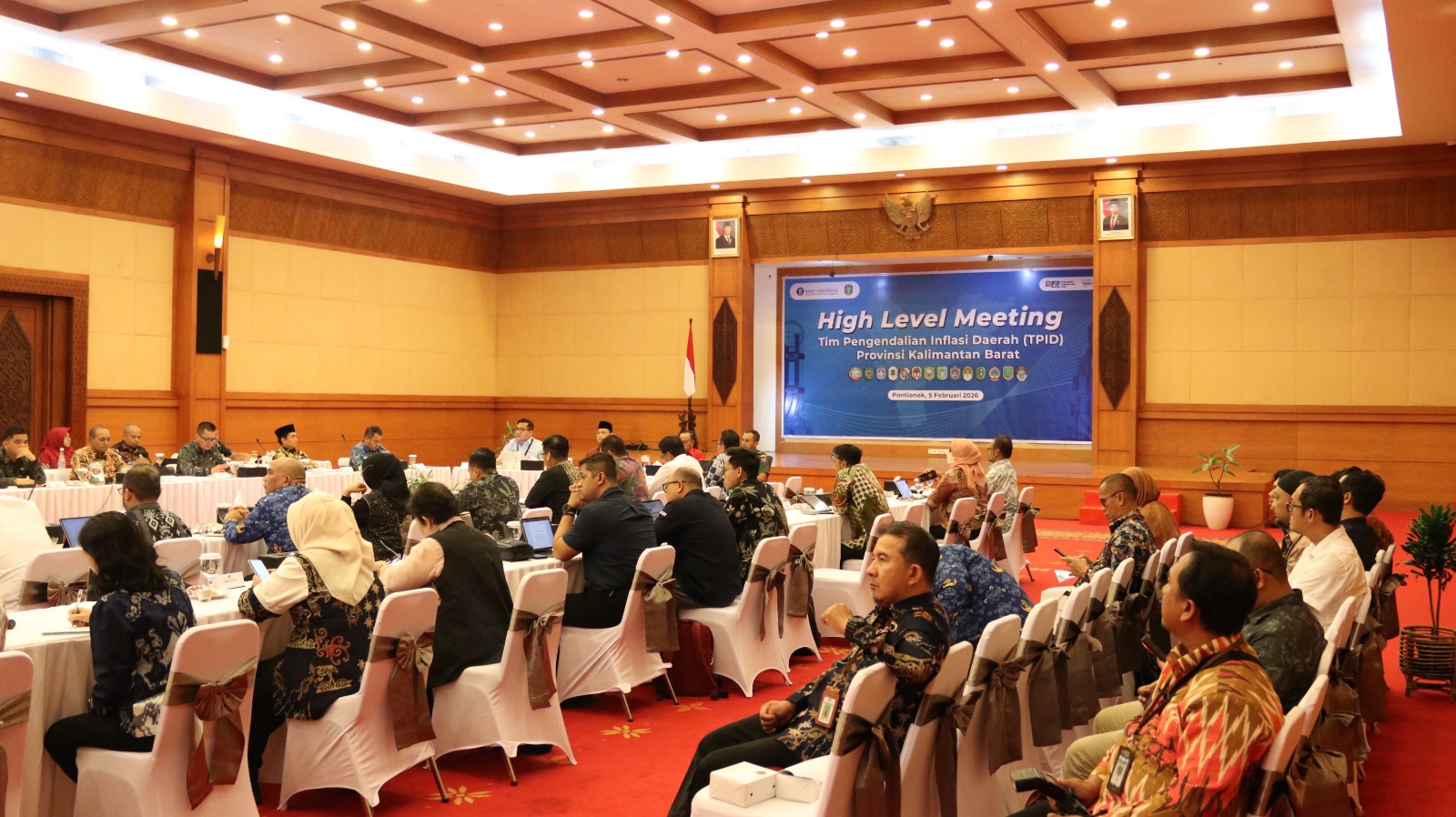 Suasana High Level Meeting Tim Pengendalian Inflasi Daerah (TPID) Provinsi Kalimantan Barat untuk memastikan kestabilan pangan menjelang Imlek dan Ramadhan.