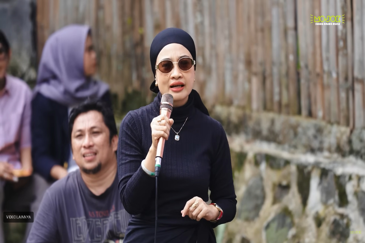 Okky Madasari.