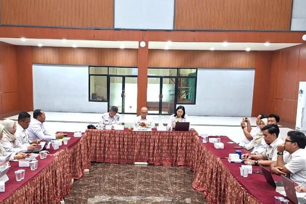 Kanwil Kemenkum kalbar menggelar rapat harmonisasi Rapergub Kalbar pada Rabu (4/2).