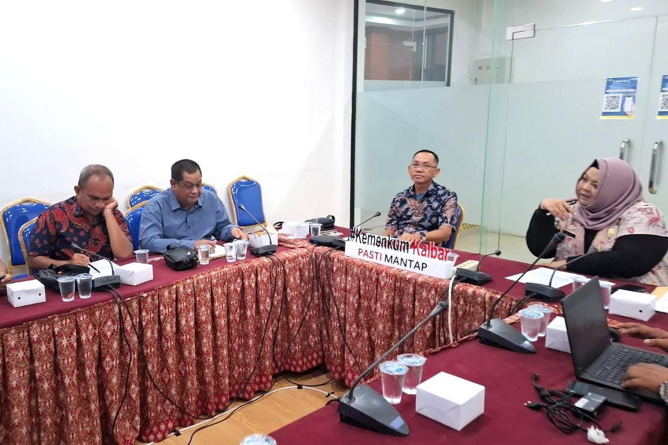 Kanwil Keenkum Kalbar menerima konjungan Tim Bapemperda DPRD Kayong Utara pada Kamis (5/2).