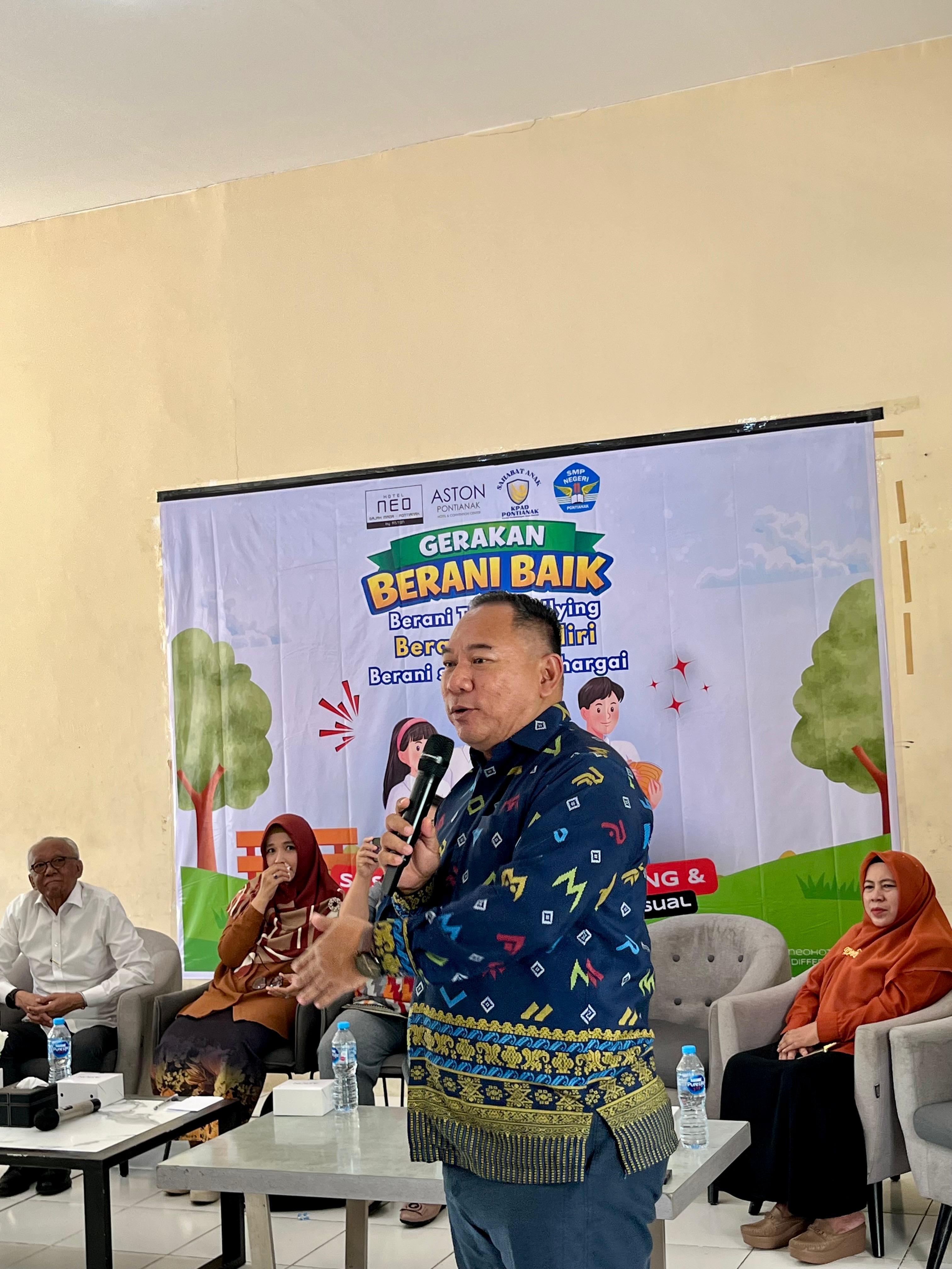 Narasumber menyampaikan edukasi anti bullying dan pencegahan pelecehan seksual dalam Gerakan Berani Baik di SMPN 11 Pontianak.