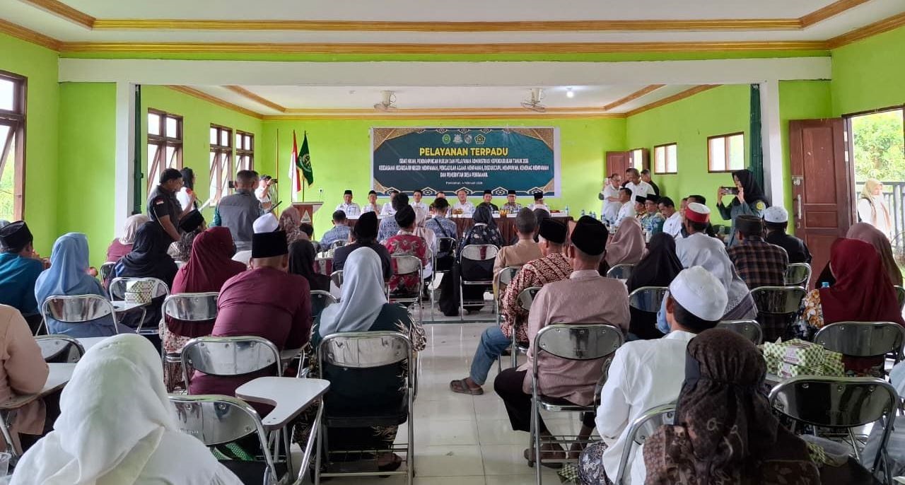 NIKAH: Suasana pelaksanaan isbat nikah terpadu di Ponpes Darut Tolibin